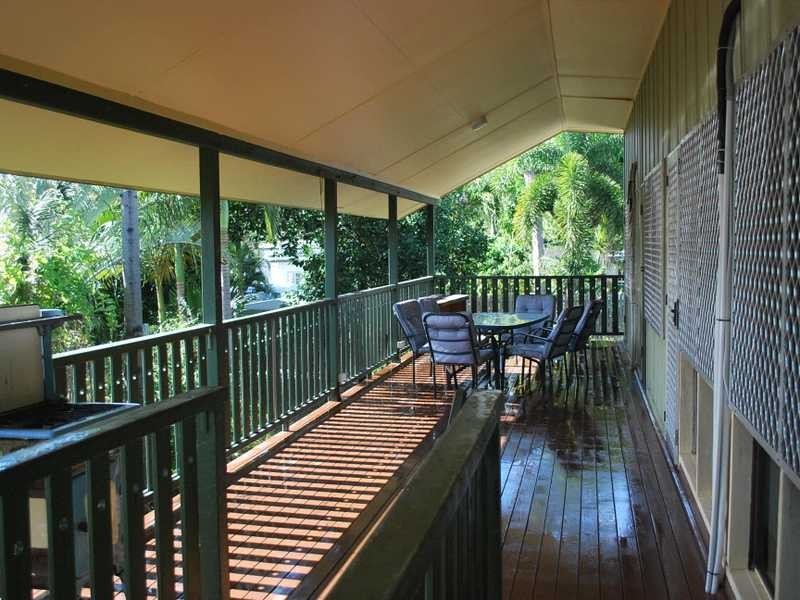 10 Esk Street, Rowes Bay QLD 4810