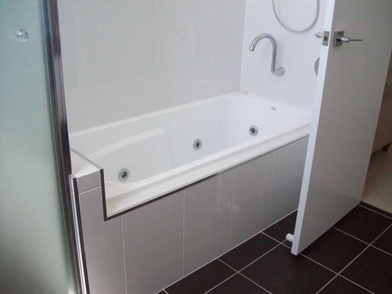 Unit 2/21 Balmoral Drive, Castle Hill QLD 4810