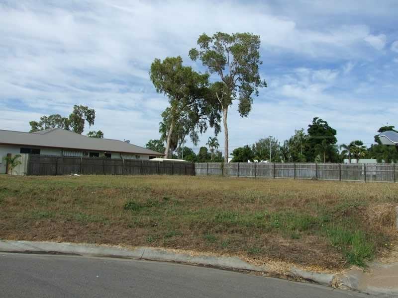 8 Marita Court, Bushland Beach QLD 4818