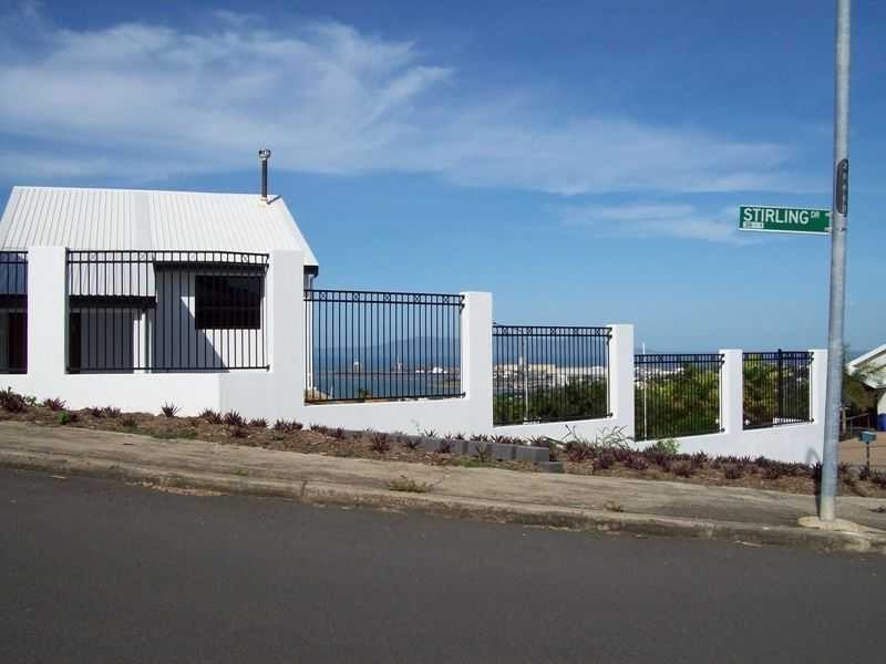 Unit 2/21 Balmoral Drive, Castle Hill QLD 4810