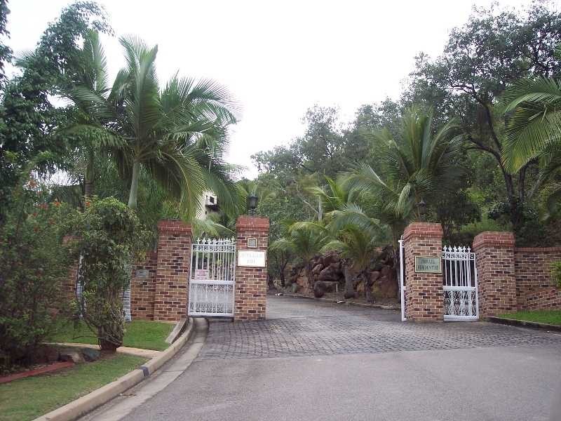 Unit 26/18 High Vista Drive, Mount Louisa QLD 4814