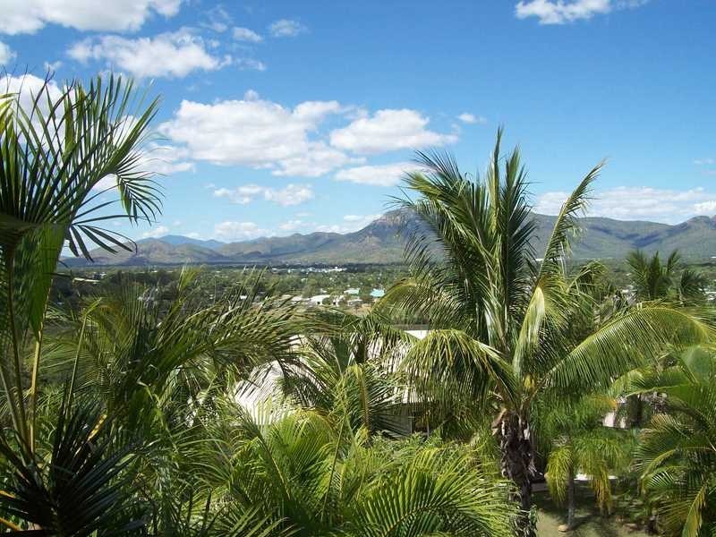 Unit 26/18 High Vista Drive, Mount Louisa QLD 4814