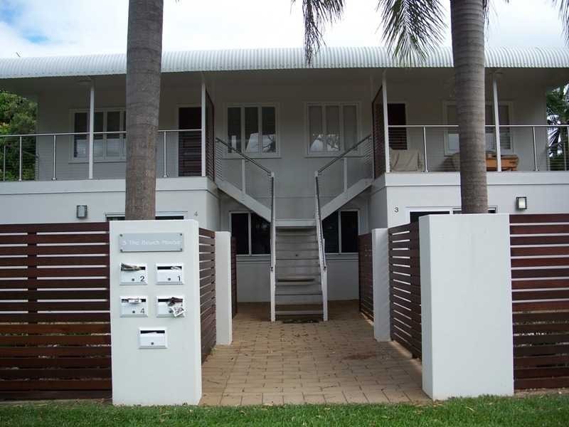 Unit 2/3 Falcon Street, Rowes Bay QLD 4810