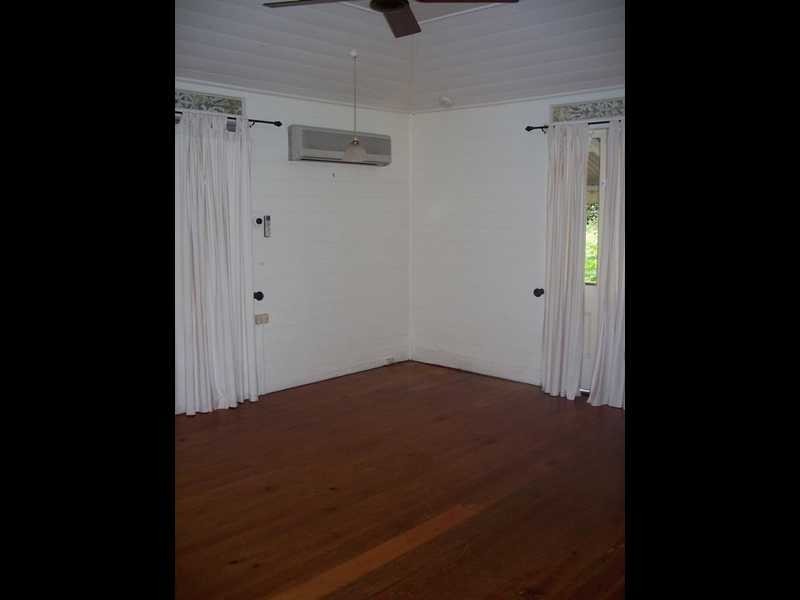 33 Armstrong Street, Hermit Park QLD 4812