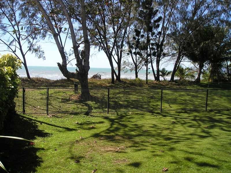 95 Cay Street, Saunders Beach QLD 4818