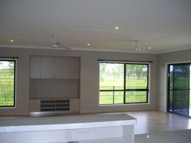 16 Hillock Crescent, Bushland Beach QLD 4818