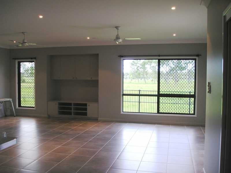 16 Hillock Crescent, Bushland Beach QLD 4818