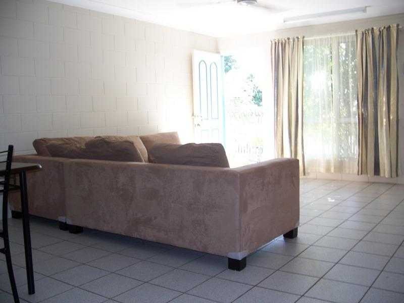 Unit 2/18 Redpath Street, North Ward QLD 4810