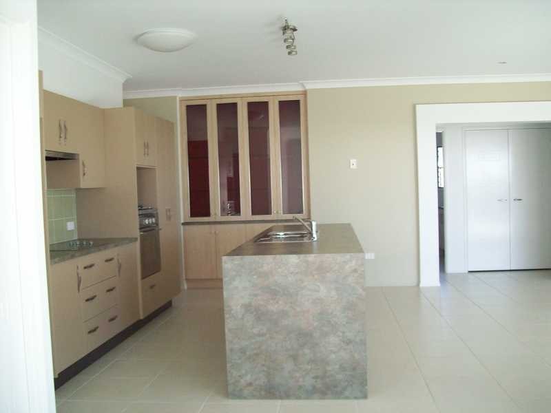 4 Hempel Street, Bushland Beach QLD 4818