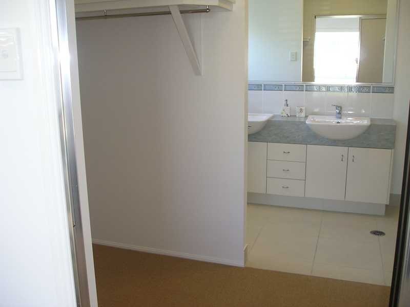 4 Hempel Street, Bushland Beach QLD 4818