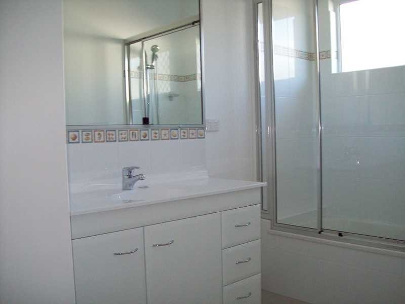 4 Hempel Street, Bushland Beach QLD 4818