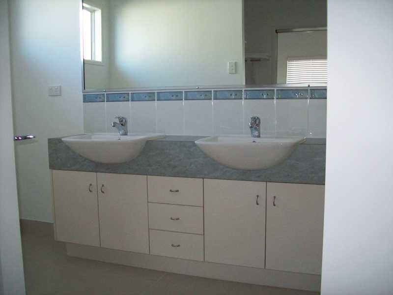 4 Hempel Street, Bushland Beach QLD 4818