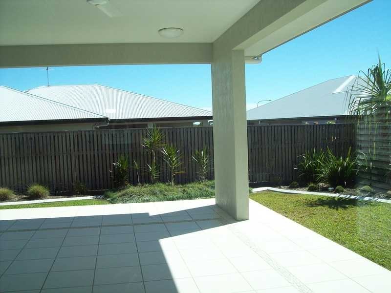 4 Hempel Street, Bushland Beach QLD 4818