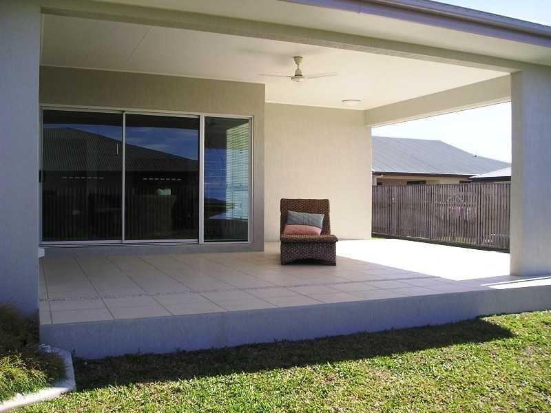 4 Hempel Street, Bushland Beach QLD 4818