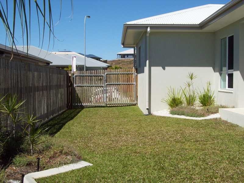 4 Hempel Street, Bushland Beach QLD 4818