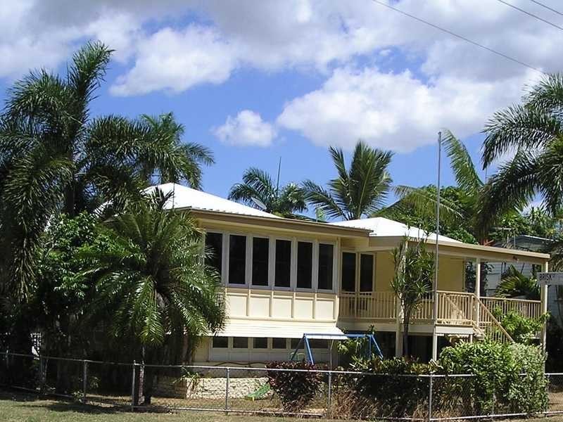 18 Palm Street, Rowes Bay QLD 4810