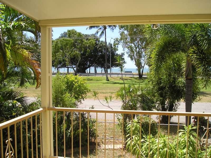 18 Palm Street, Rowes Bay QLD 4810