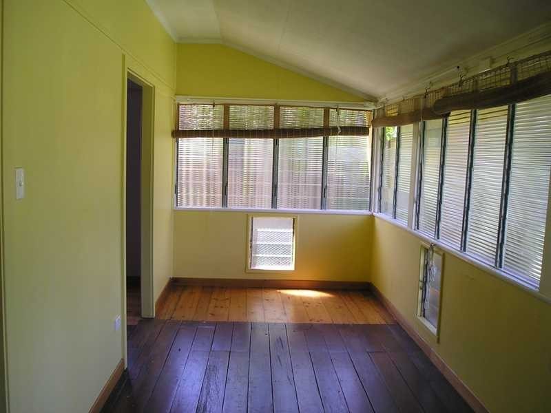 Unit 2/9 Plant Street, West End QLD 4810