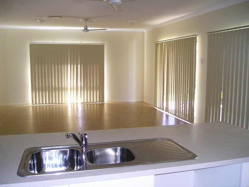 10 Yarra Crescent, Kelso QLD 4815