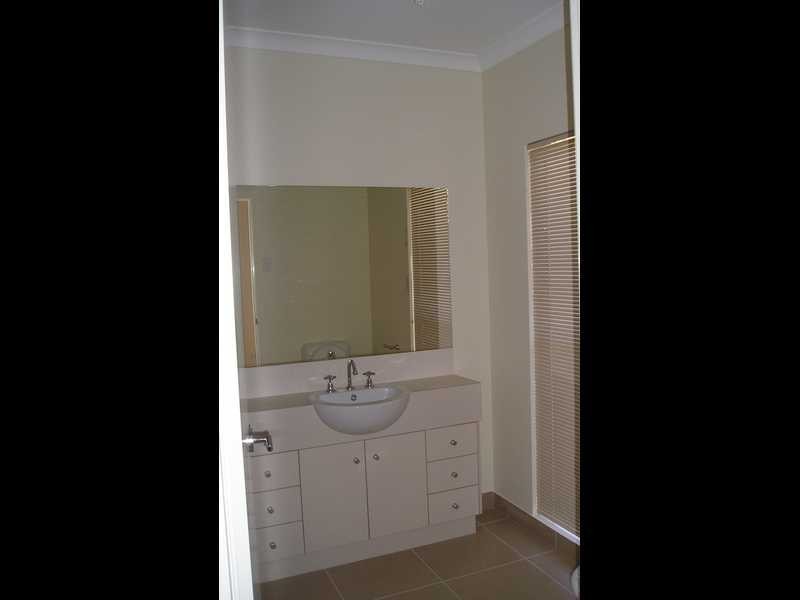 10 Yarra Crescent, Kelso QLD 4815