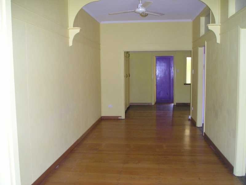 Unit 2/9 Plant Street, West End QLD 4810