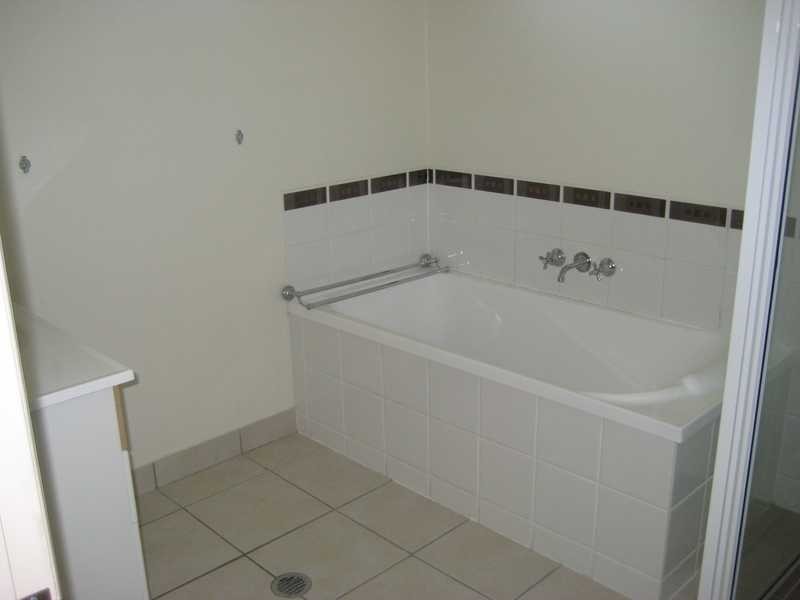 5 Crista Court, Kelso QLD 4815