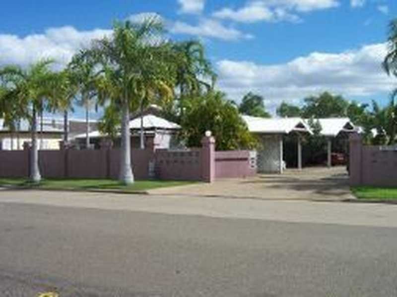 Unit 2/28 Henry Street, West End QLD 4810