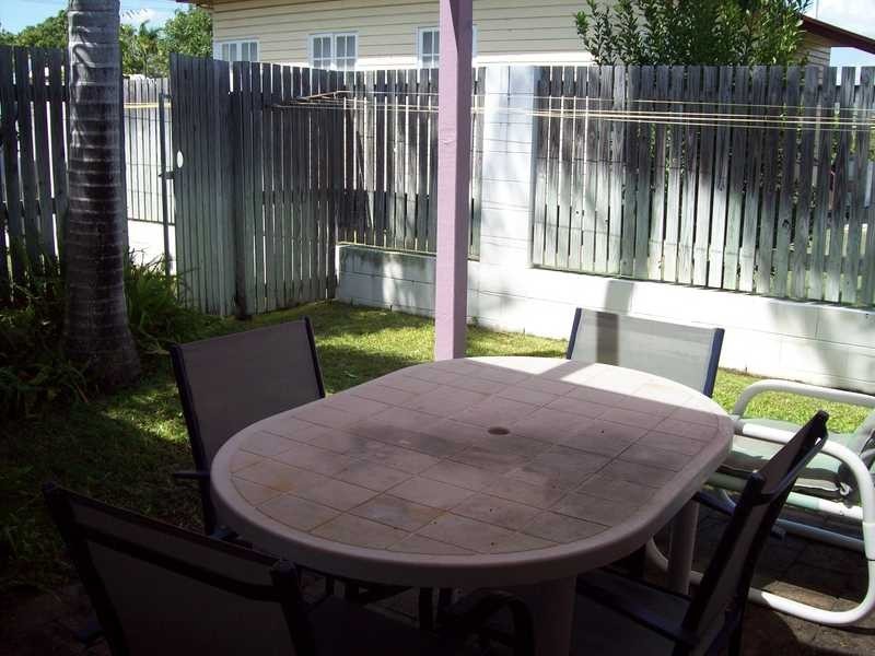 Unit 2/28 Henry Street, West End QLD 4810