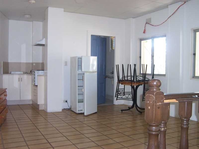 Unit 2/10 Melton Terrace, North Ward QLD 4810