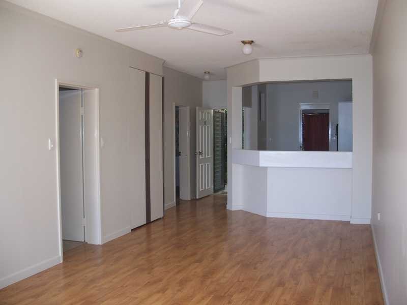 Unit 2/7 Hale Street, North Ward QLD 4810