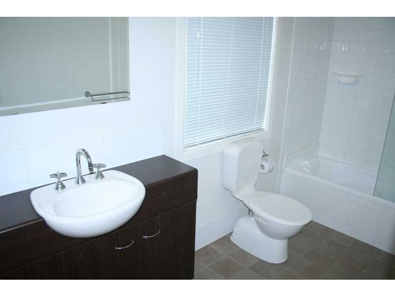 2/15A Hall Street, Northgate QLD 4013