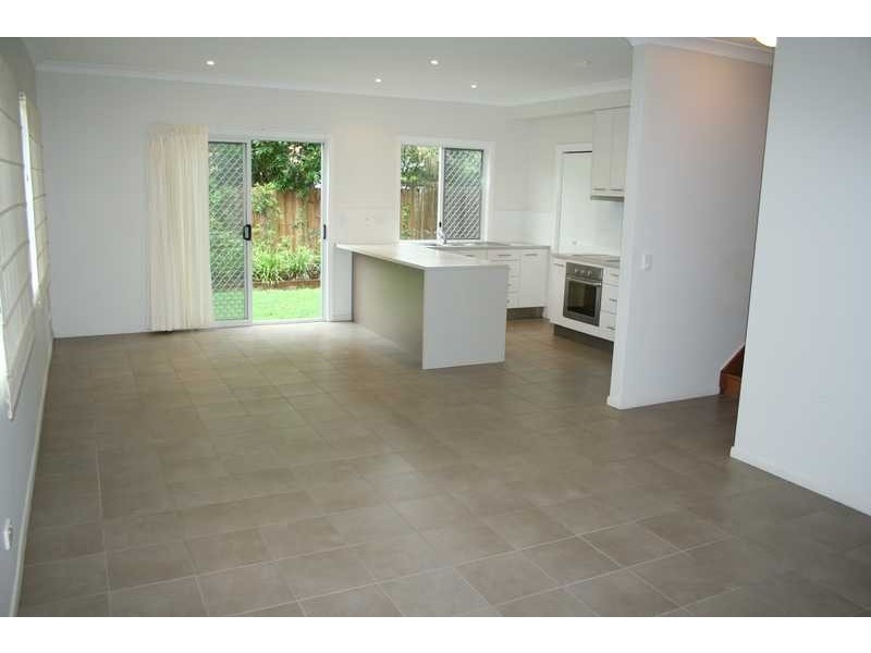 2/15A Hall Street, Northgate QLD 4013