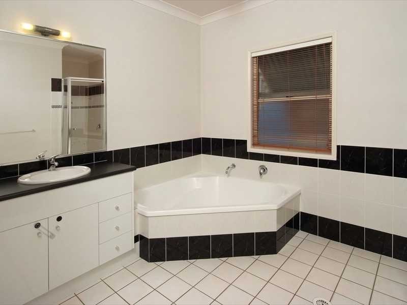 73 Kent Road, Wooloowin QLD 4030