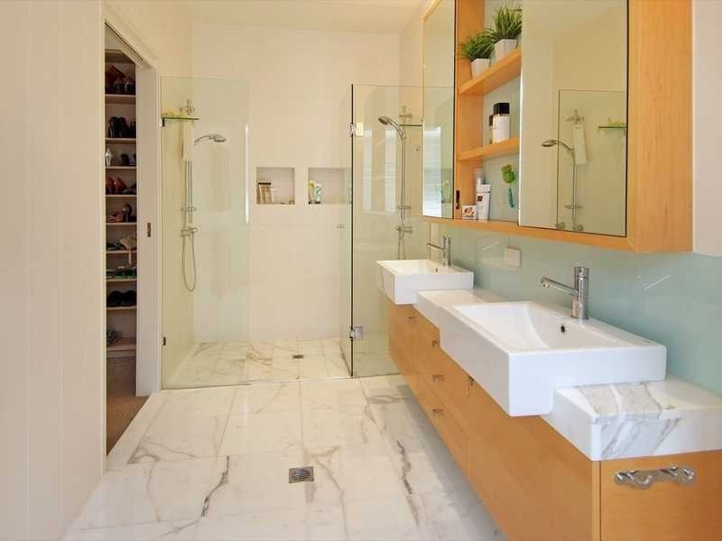8 Sixth Avenue, Windsor QLD 4030