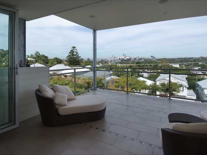 8 Sixth Avenue, Windsor QLD 4030