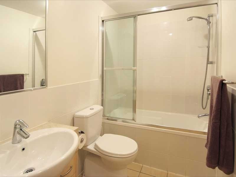 16/9 Sylvan Road, Toowong QLD 4066