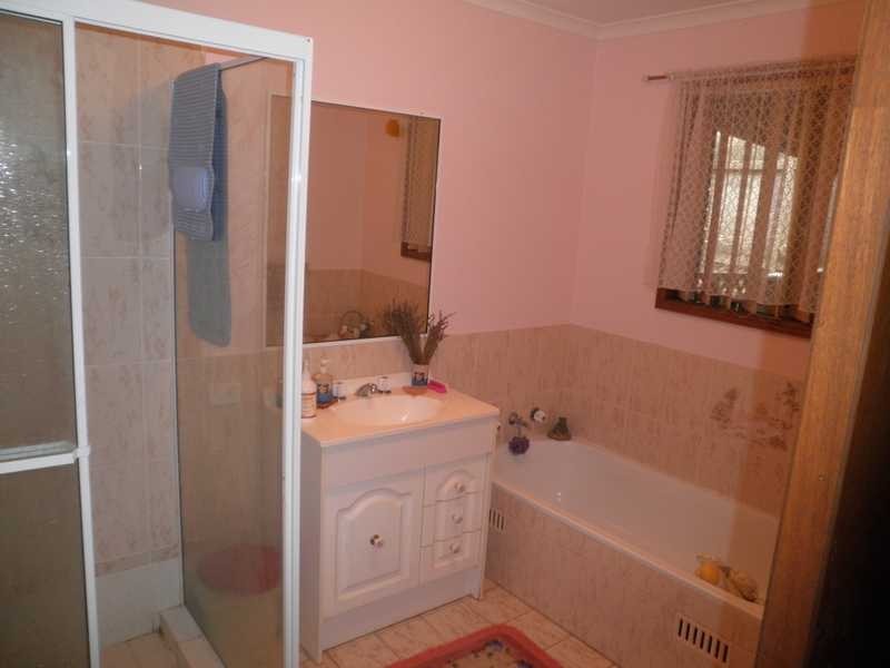 11 Pamela  Close, Green Point NSW 2251