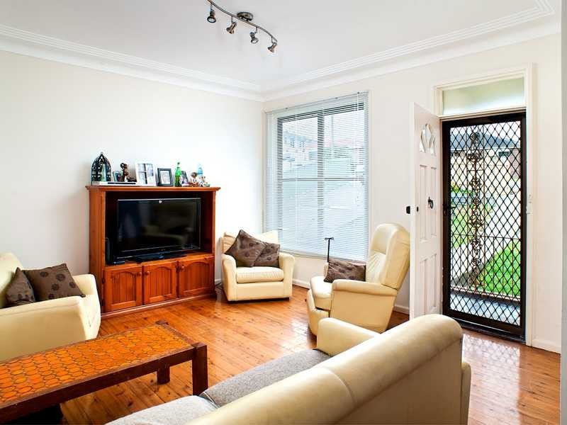 54 Lasseter Avenue, Chifley NSW 2036