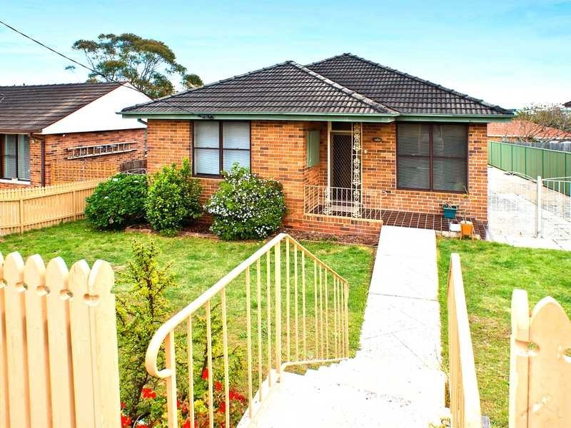 54 Lasseter Avenue, Chifley NSW 2036