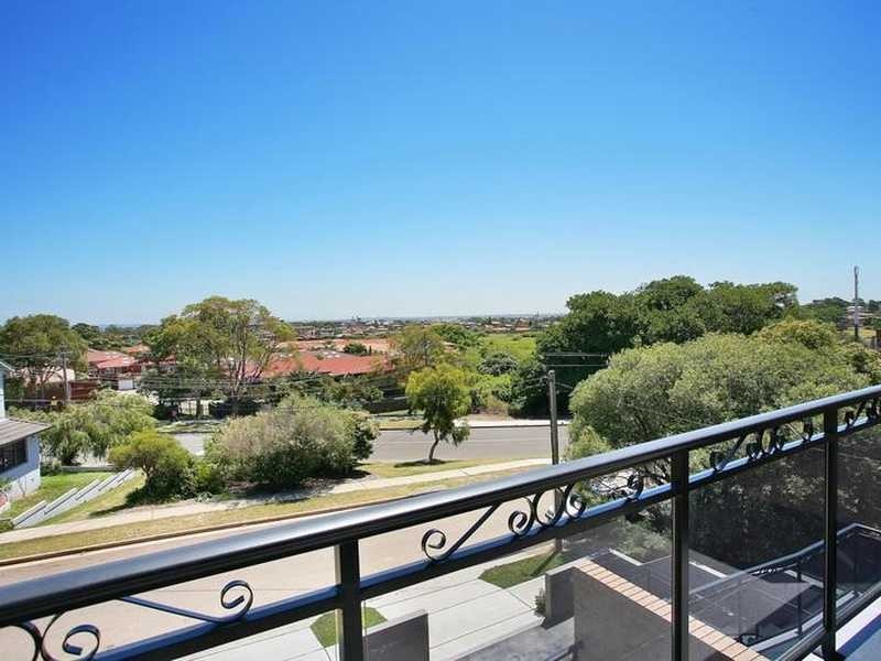 5 & 5a Caley Street, Chifley NSW 2036