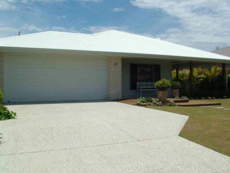 20 St Pauls Avenue, Pelican Waters QLD 4551