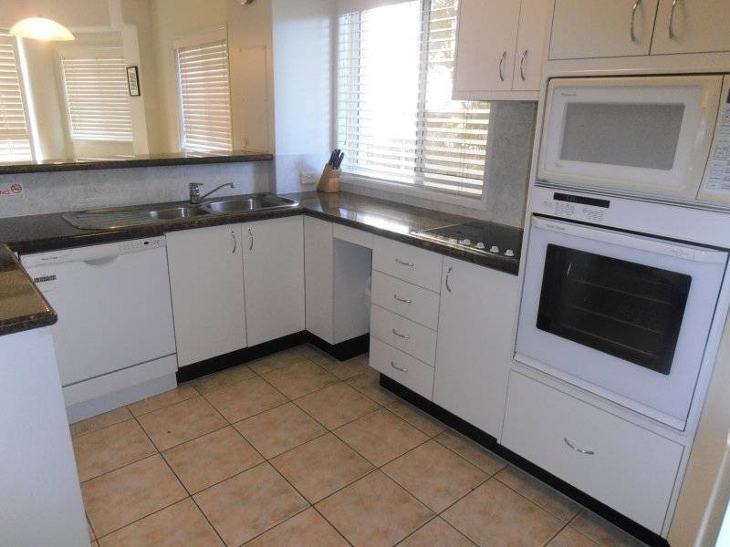 2/5 Hume Parade, Currimundi QLD 4551