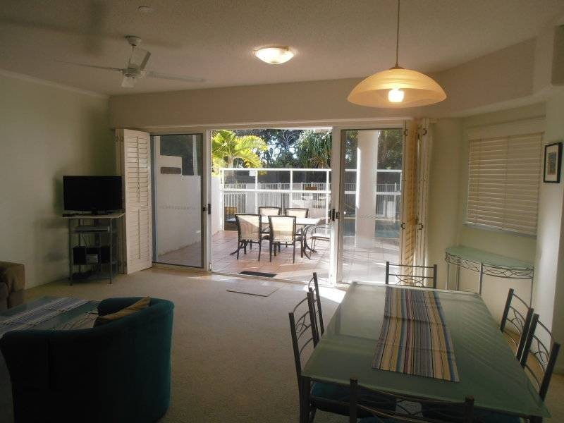 2/5 Hume Parade, Currimundi QLD 4551