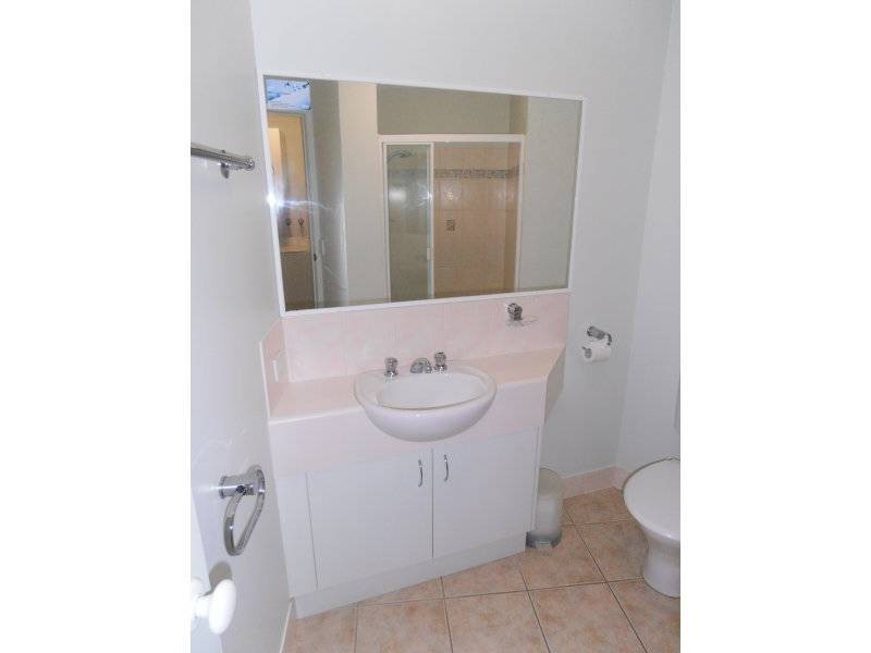 2/5 Hume Parade, Currimundi QLD 4551