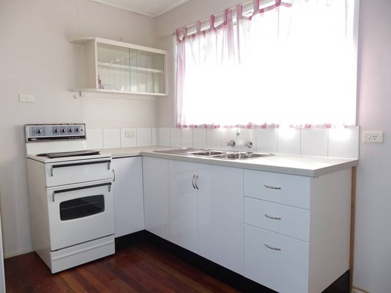 1 Birdwood St, Golden Beach QLD 4551