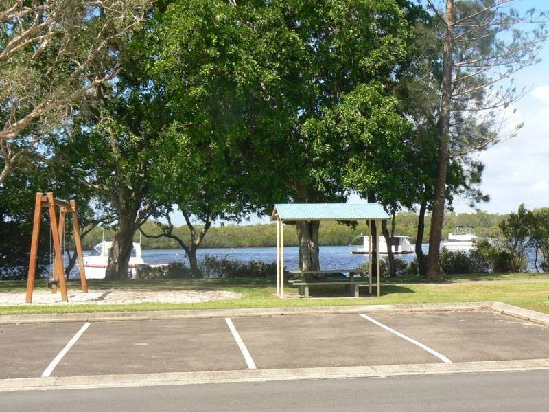 2/194 Golden Beach Esp, Golden Beach QLD 4551