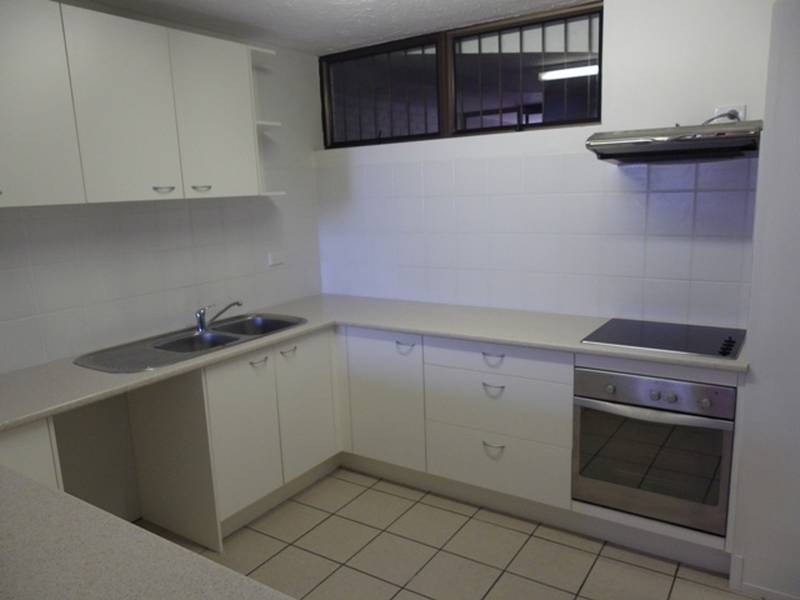 2/17 Headland Esp, Kings Beach QLD 4551