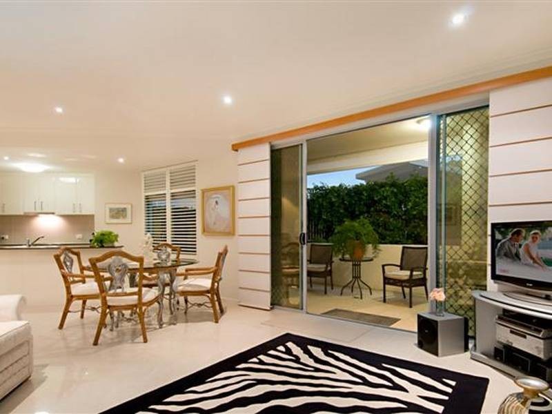 2/93 Landsborough Parade, Golden Beach QLD 4551