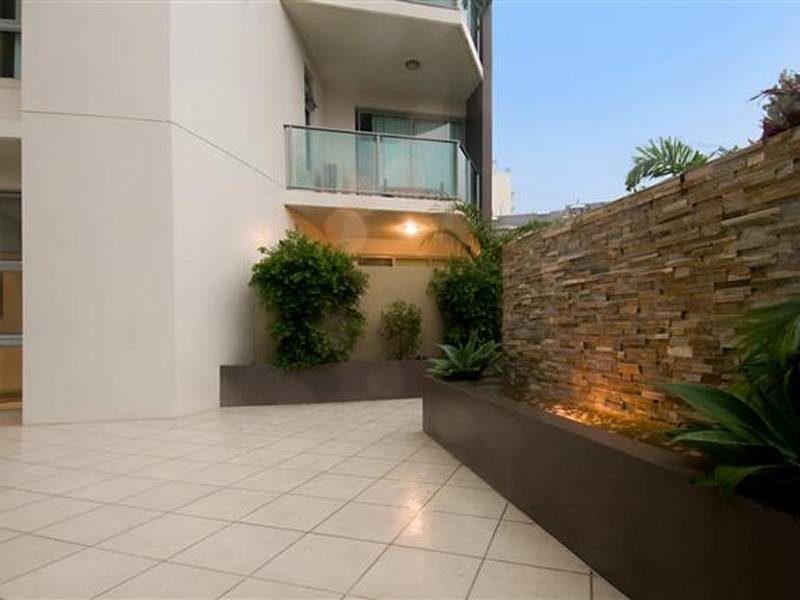 2/93 Landsborough Parade, Golden Beach QLD 4551