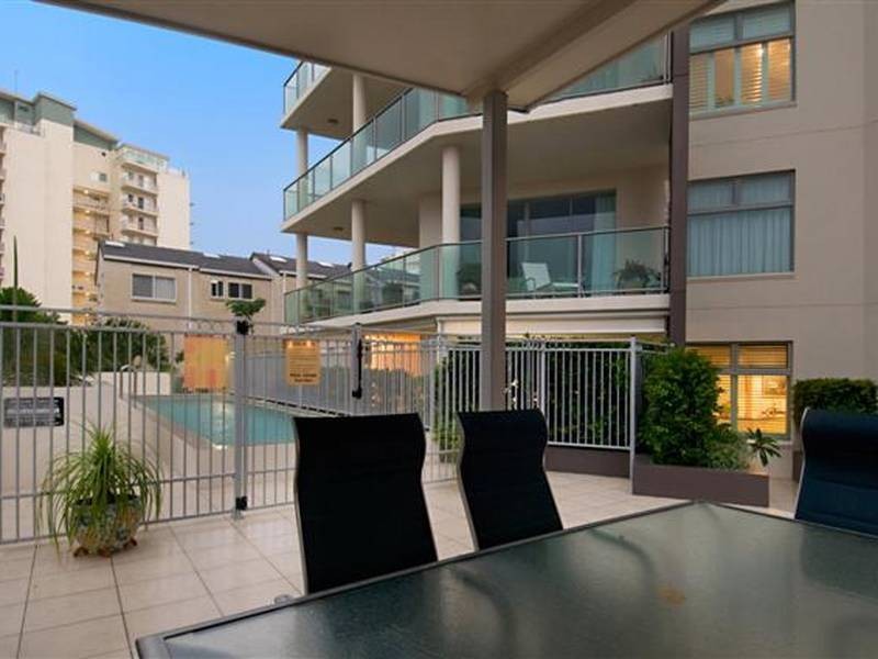 2/93 Landsborough Parade, Golden Beach QLD 4551